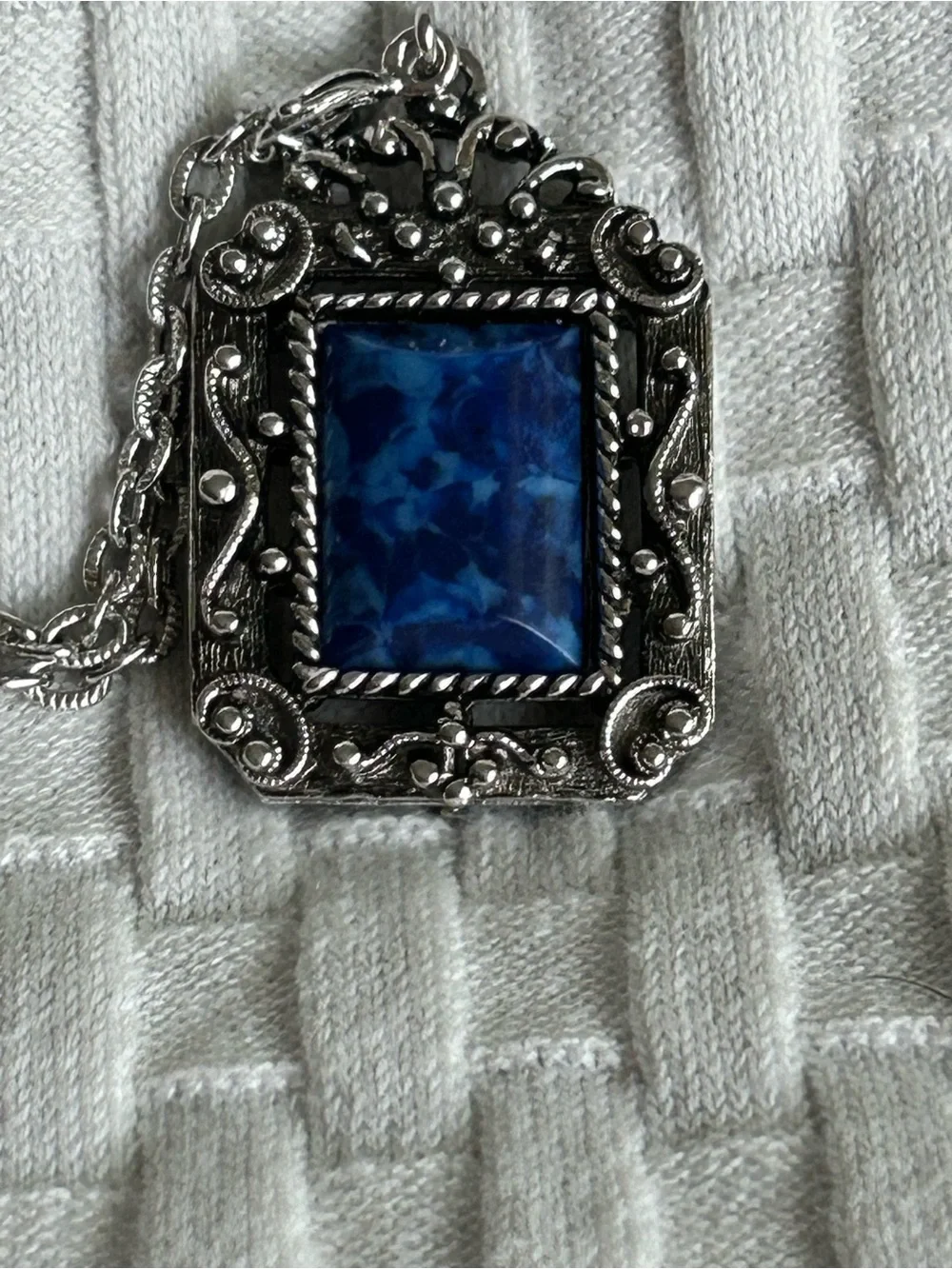 Sarah Coventry "Roman Holiday" Reversible  Blue Stone Filigree Pendant Necklace6 - Picture 7 of 8